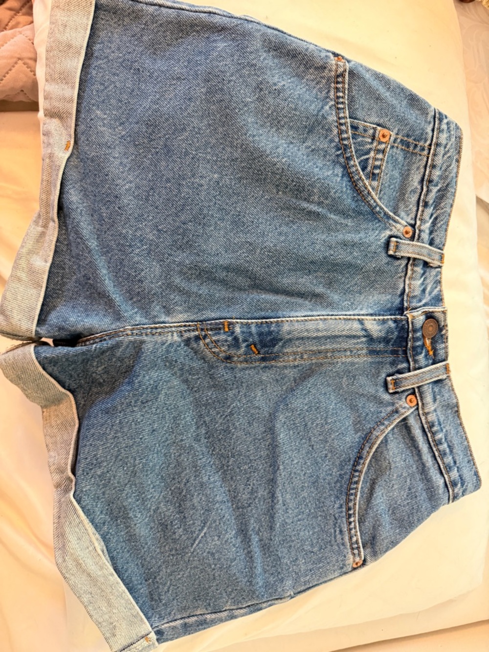 Levi's Women's Light Blue Rolled-Hem Denim Shorts